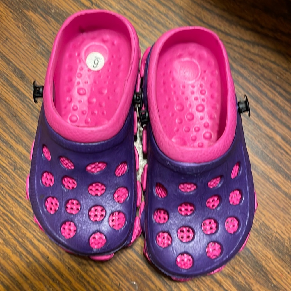 Girls size 6 purple and pink water shoes brand new never worn!